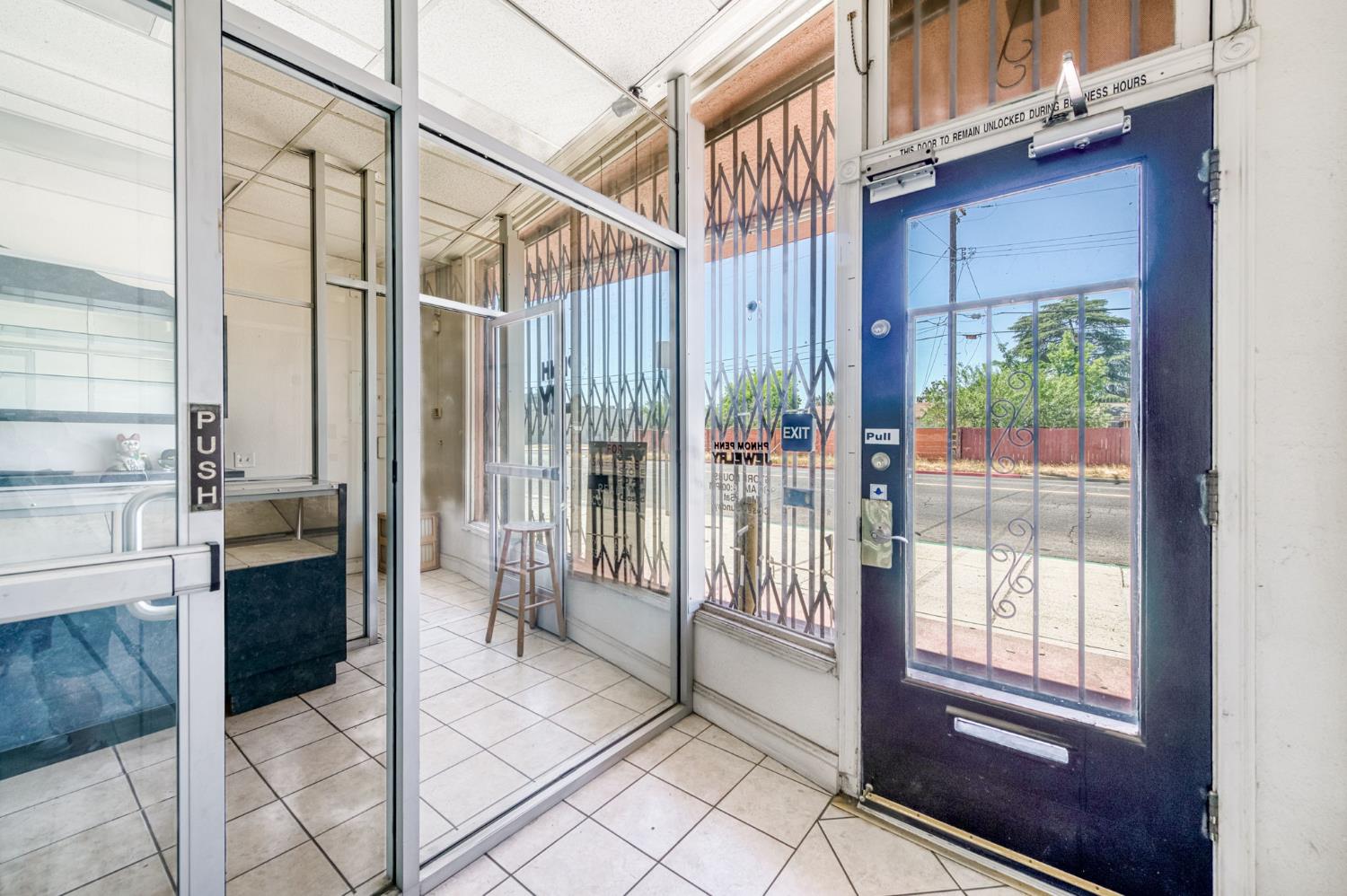 2403 2405 E Clinton Ave, Fresno, CA 93703