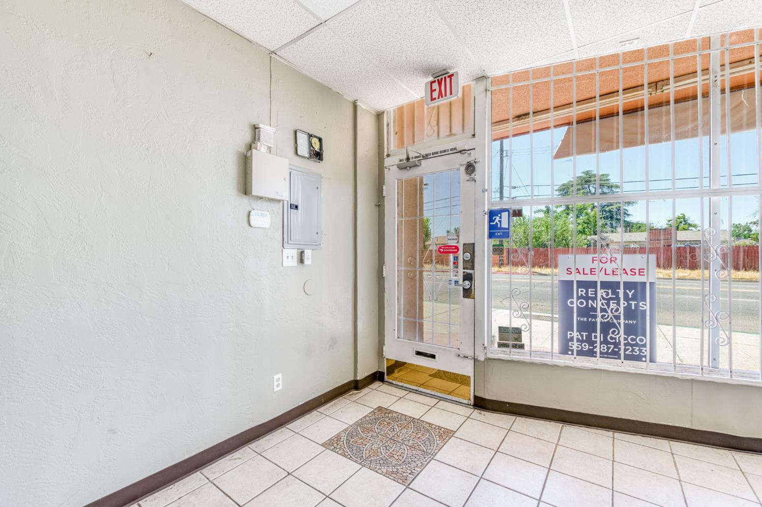 2403 2405 E Clinton Ave, Fresno, CA 93703