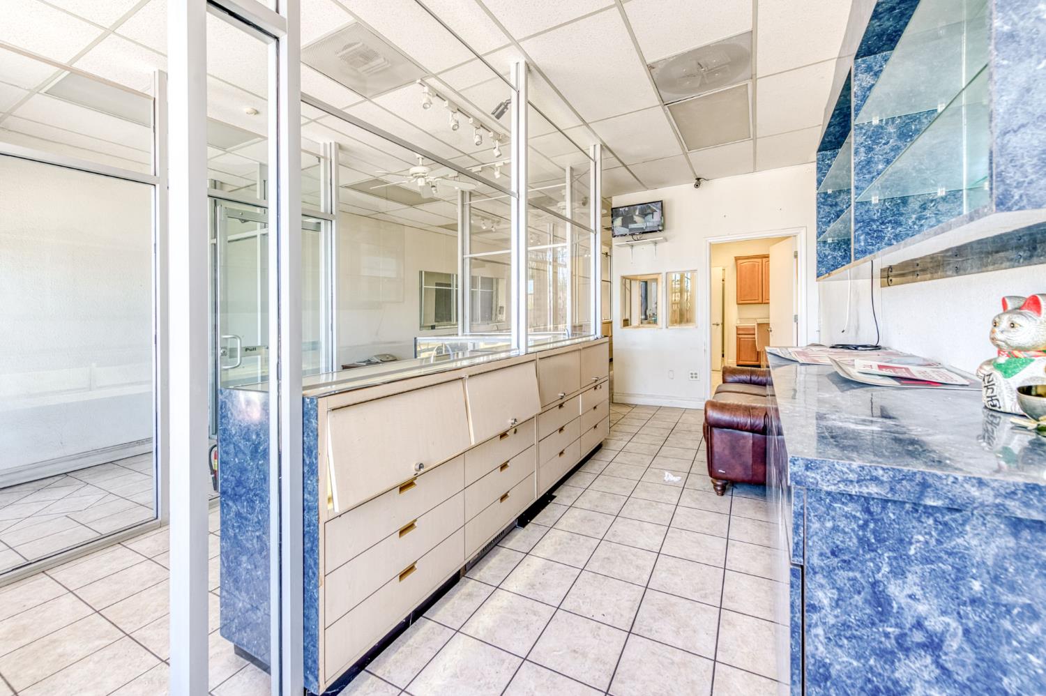2403 2405 E Clinton Ave, Fresno, CA 93703