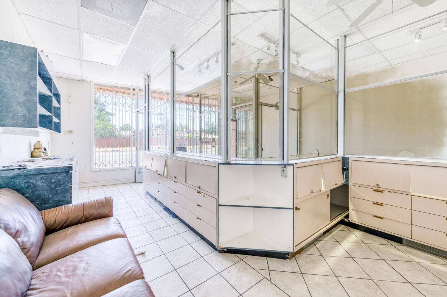 2403 2405 E Clinton Ave, Fresno, CA 93703