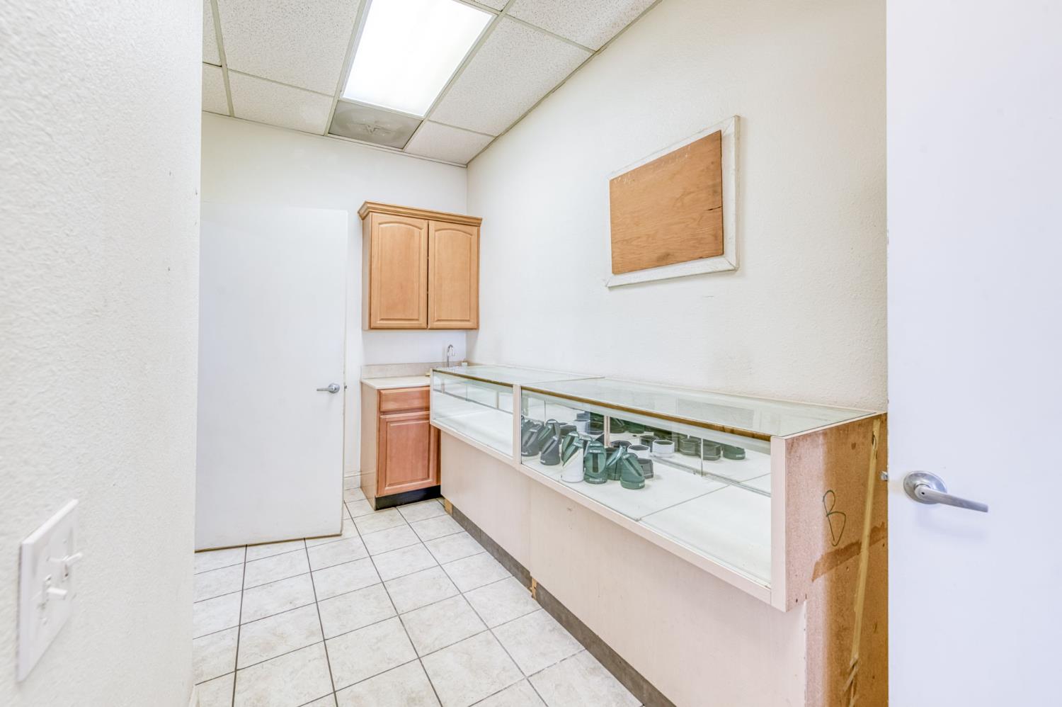 2403 2405 E Clinton Ave, Fresno, CA 93703
