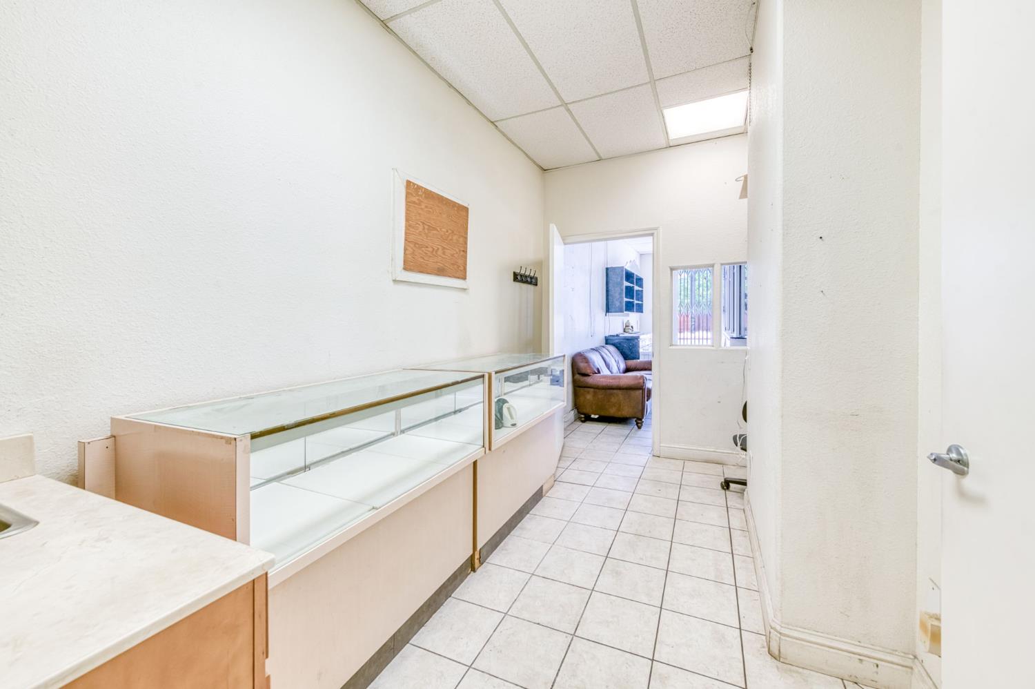 2403 2405 E Clinton Ave, Fresno, CA 93703