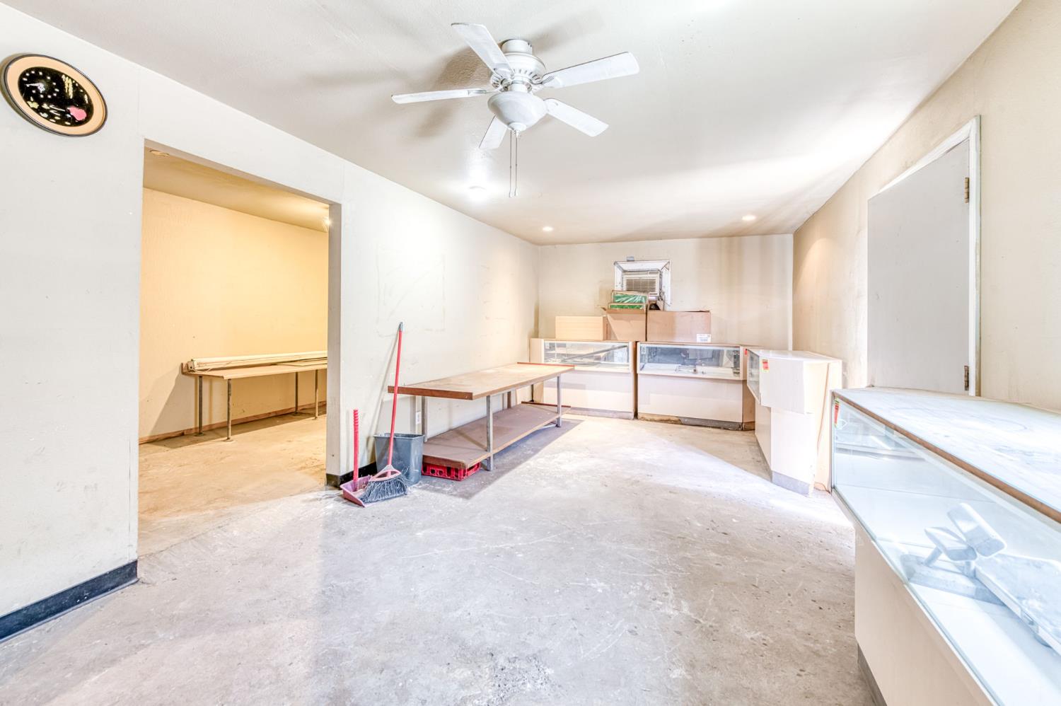 2403 2405 E Clinton Ave, Fresno, CA 93703