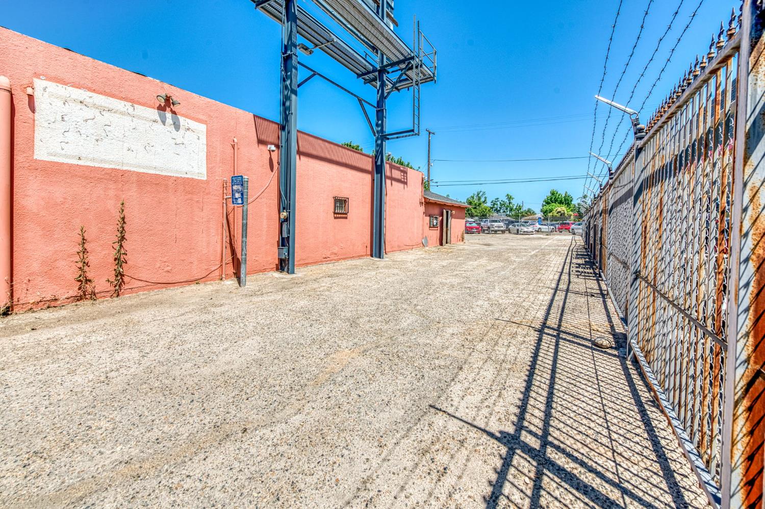 2403 2405 E Clinton Ave, Fresno, CA 93703
