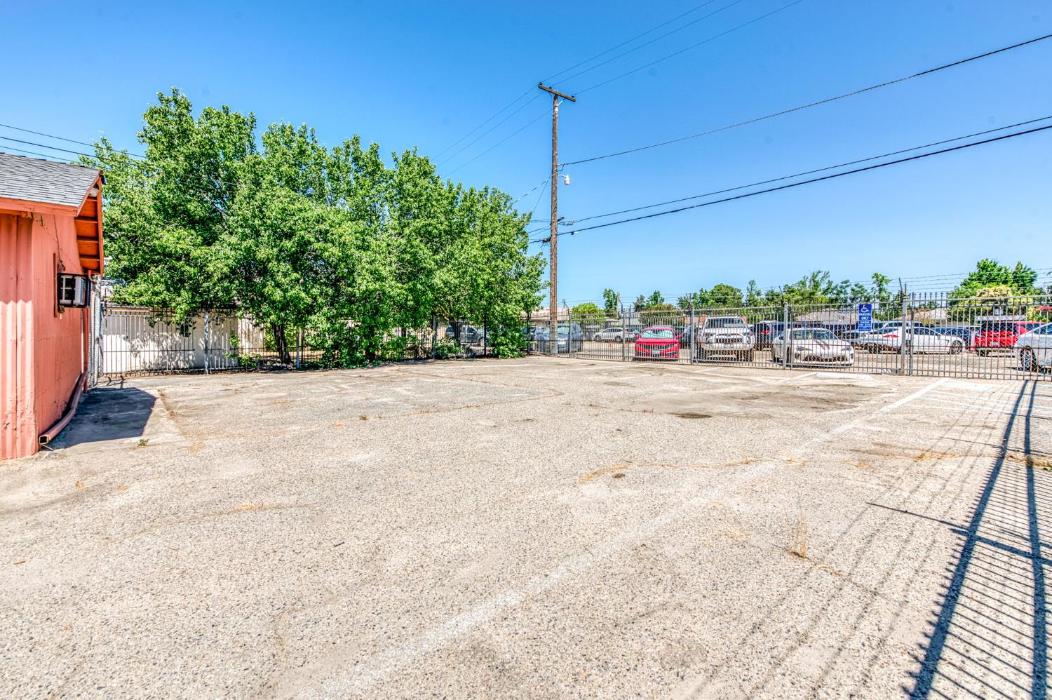 2403 2405 E Clinton Ave, Fresno, CA 93703