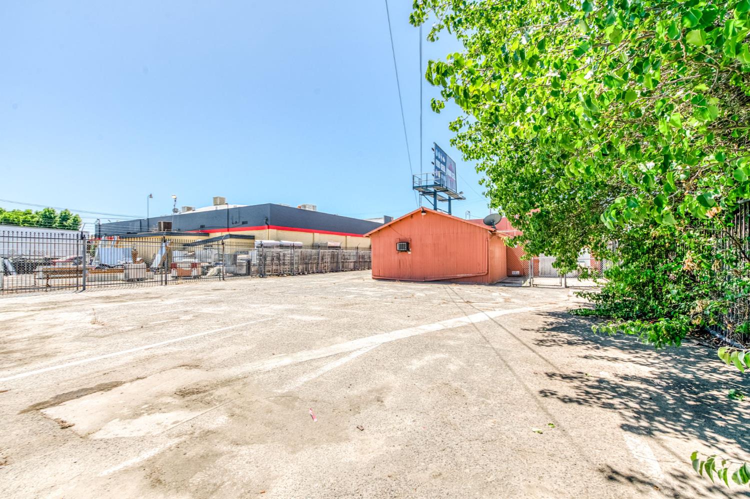 2403 2405 E Clinton Ave, Fresno, CA 93703