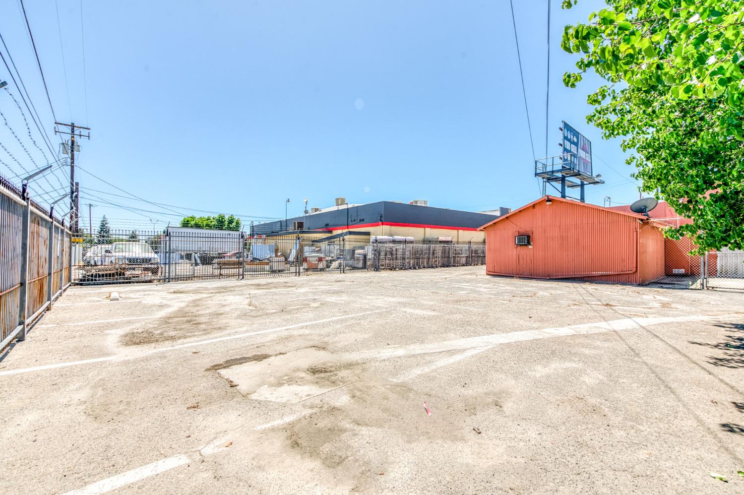 2403 2405 E Clinton Ave, Fresno, CA 93703