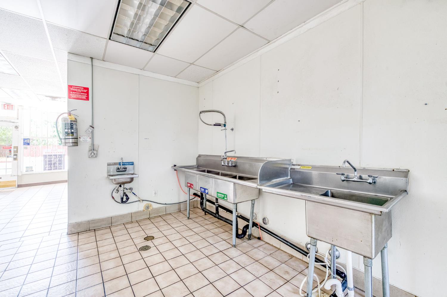 2403 2405 E Clinton Ave, Fresno, CA 93703