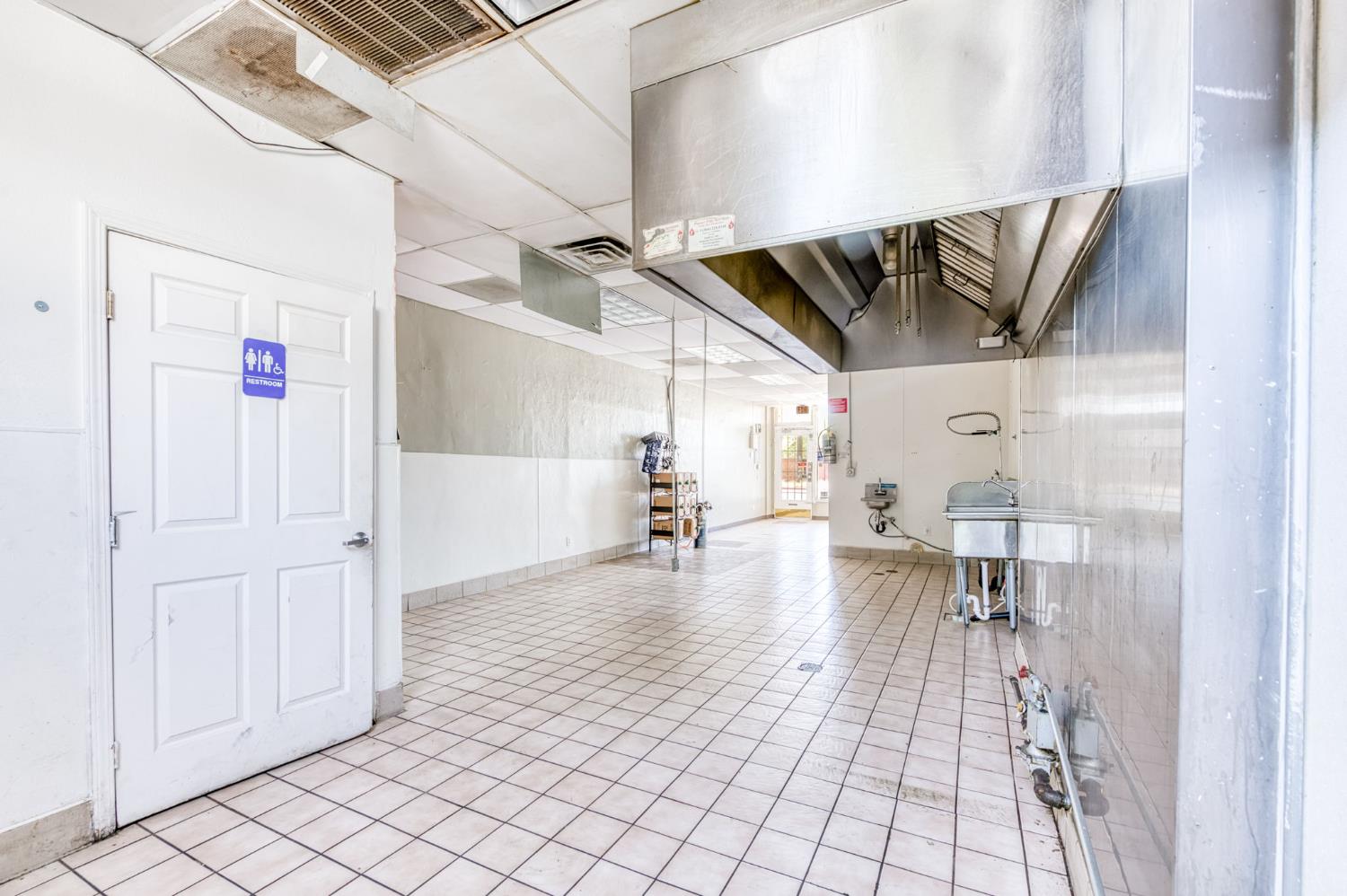 2403 2405 E Clinton Ave, Fresno, CA 93703