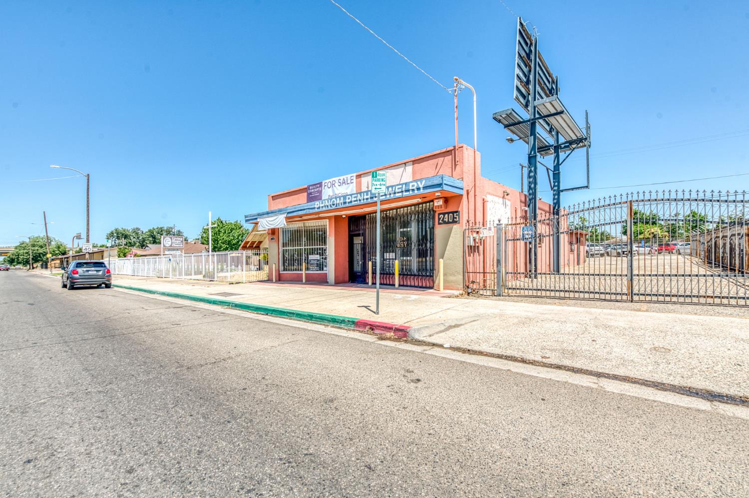 2403 2405 E Clinton Ave, Fresno, CA 93703