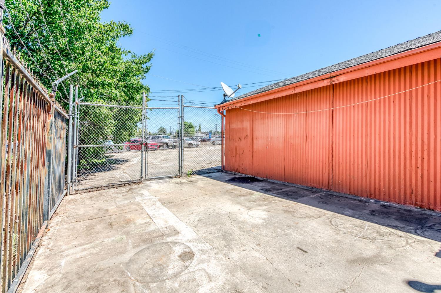 2403 2405 E Clinton Ave, Fresno, CA 93703