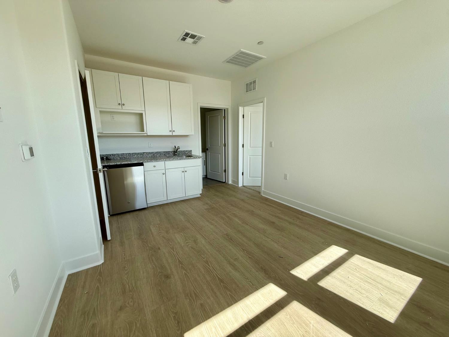 8111 Cottonwood Dr, Friant, CA 93626