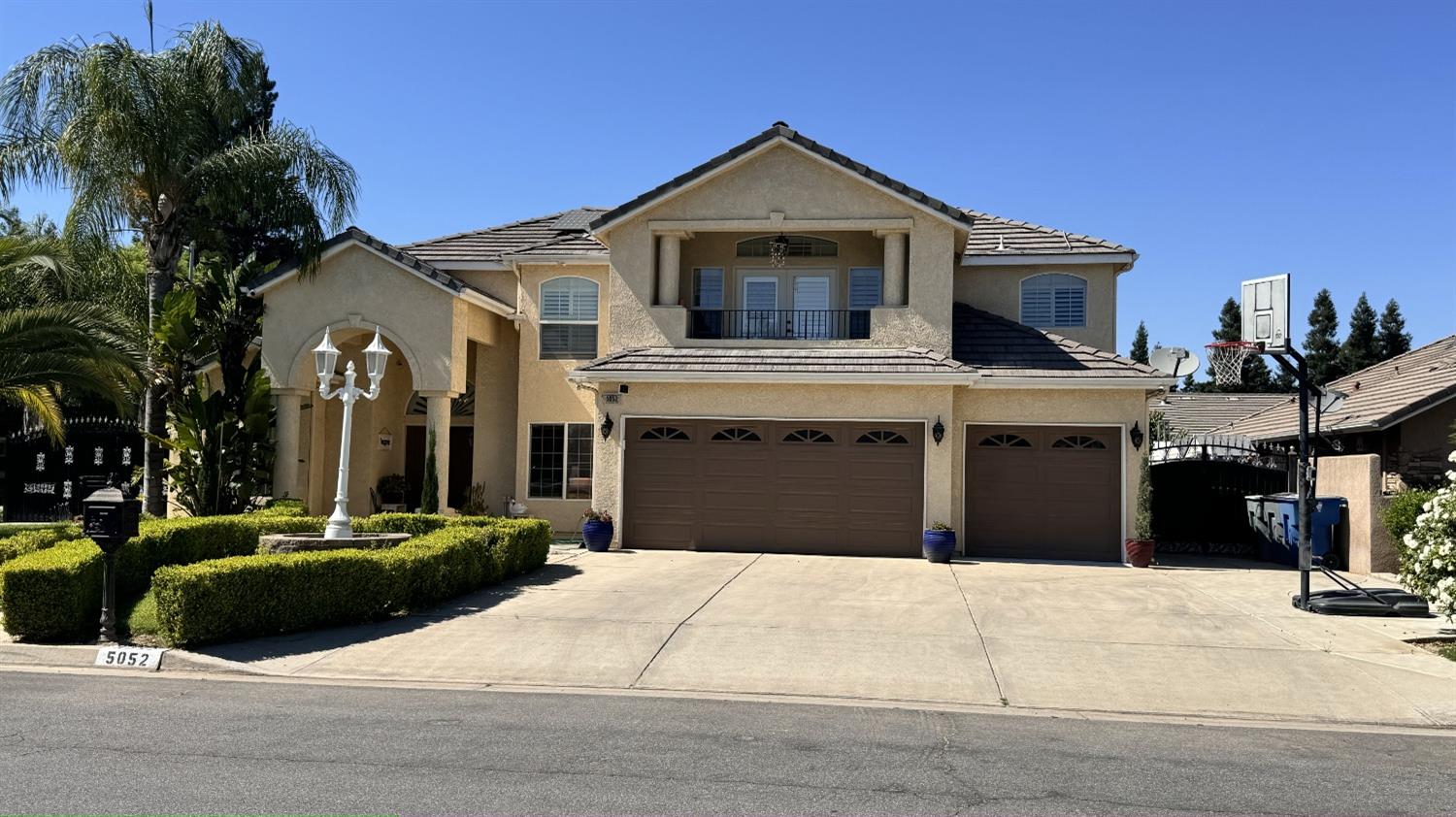 5052 W Locust Ave, Fresno, CA 93722