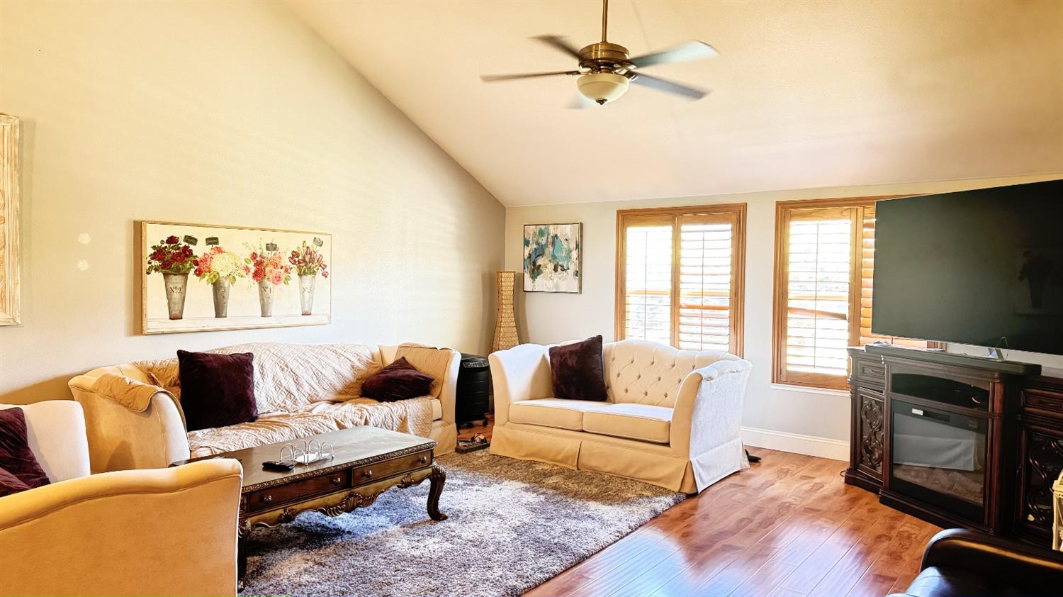 5052 W Locust Ave, Fresno, CA 93722