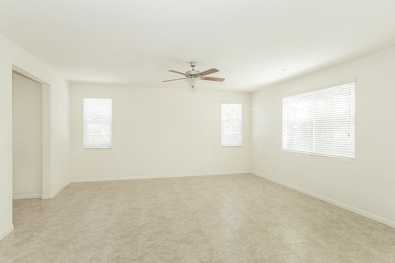 3415 Amanecer Ave, Clovis, CA 93619