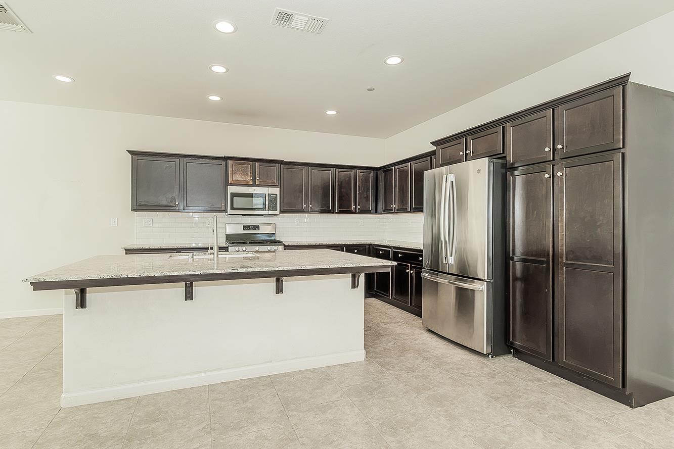 3415 Amanecer Ave, Clovis, CA 93619