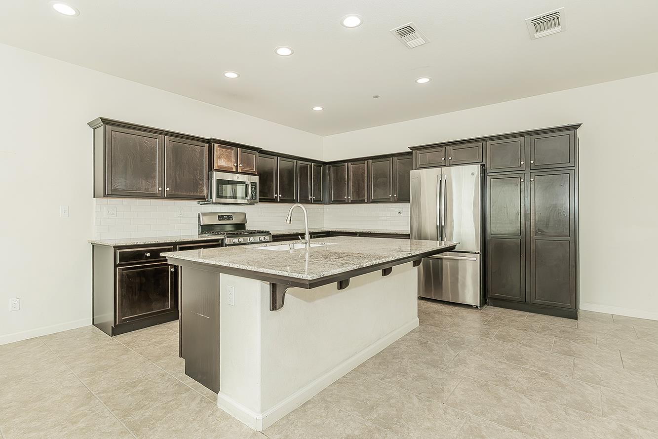 3415 Amanecer Ave, Clovis, CA 93619