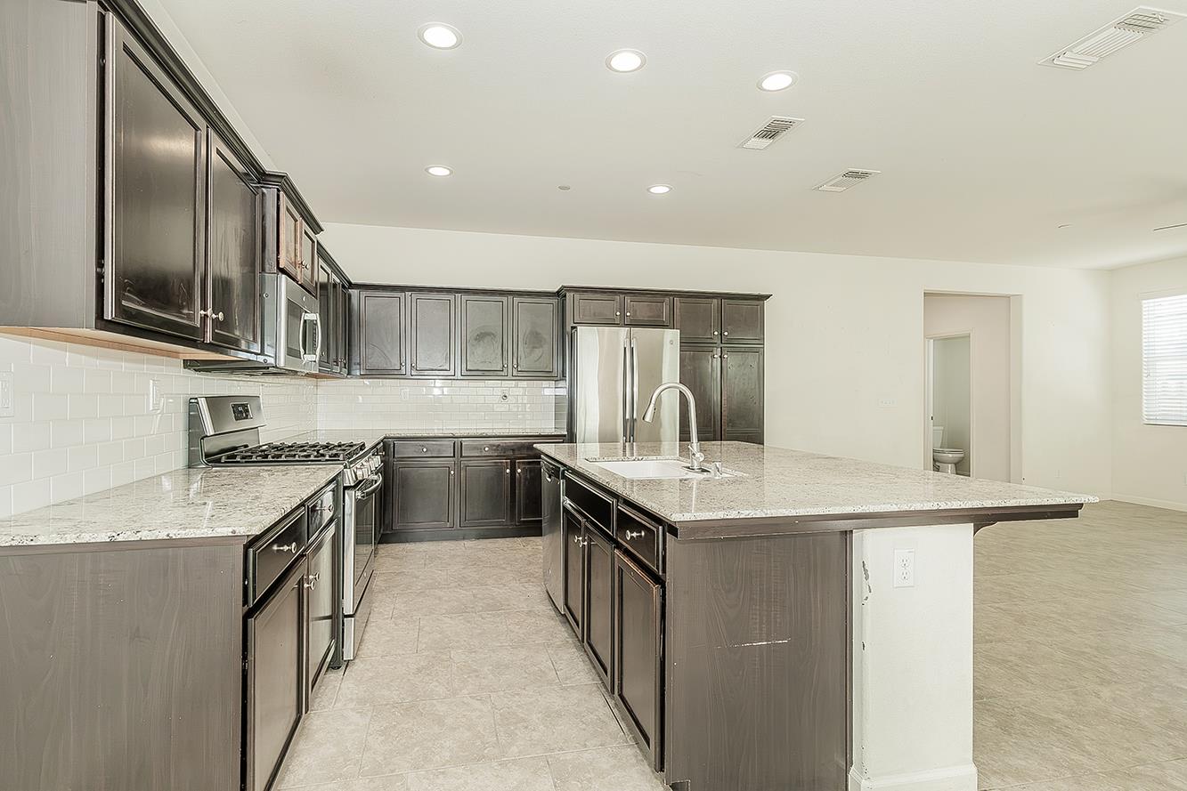 3415 Amanecer Ave, Clovis, CA 93619