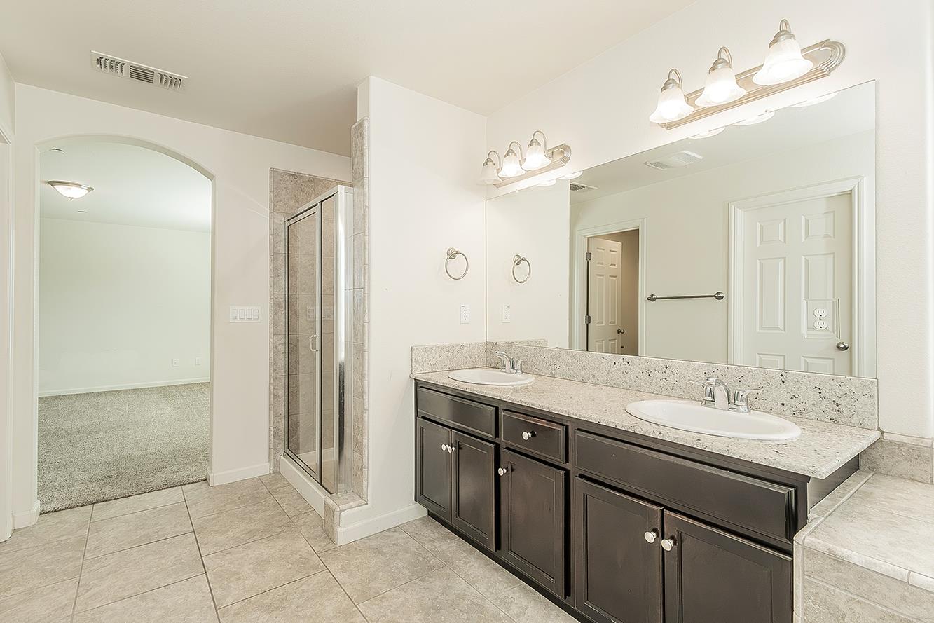 3415 Amanecer Ave, Clovis, CA 93619