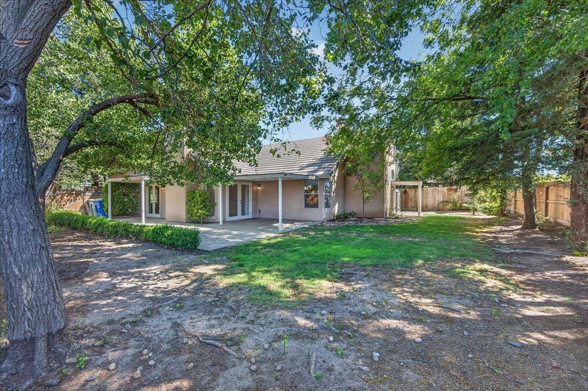 1327 E La France Dr, Fresno, CA 93720