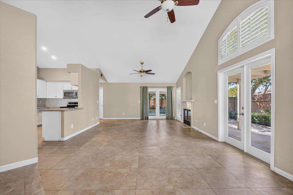 1327 E La France Dr, Fresno, CA 93720
