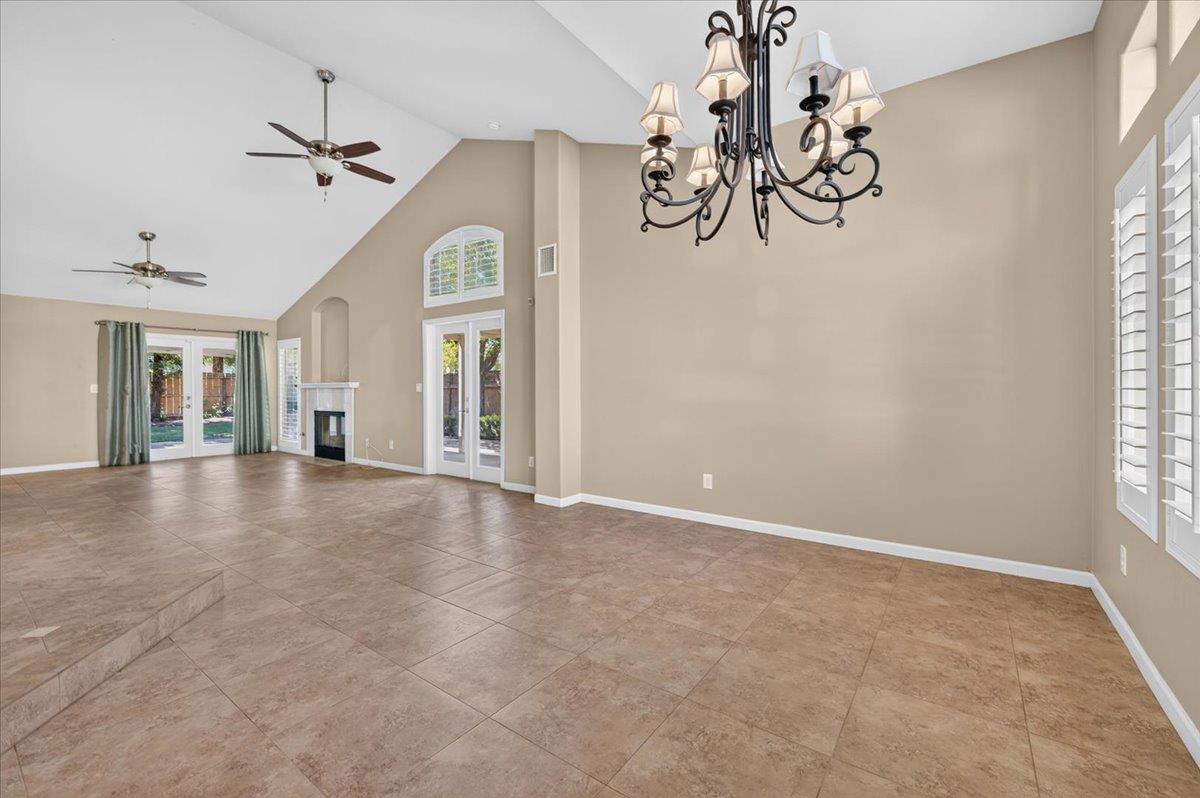 1327 E La France Dr, Fresno, CA 93720