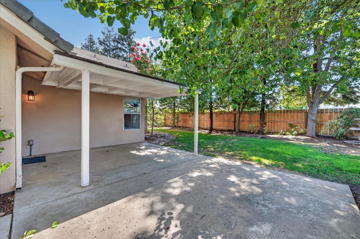 1327 E La France Dr, Fresno, CA 93720