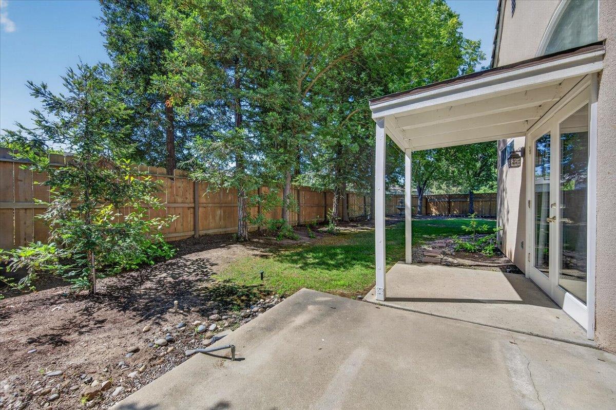 1327 E La France Dr, Fresno, CA 93720