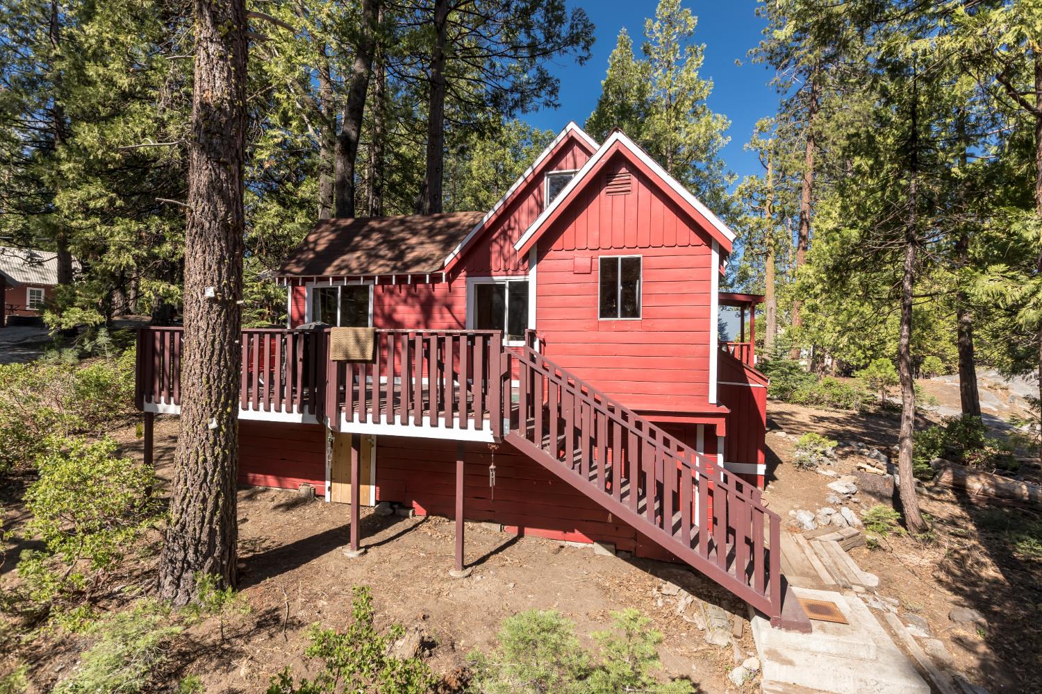 41233 Rock Rd, Shaver Lake, CA 93664