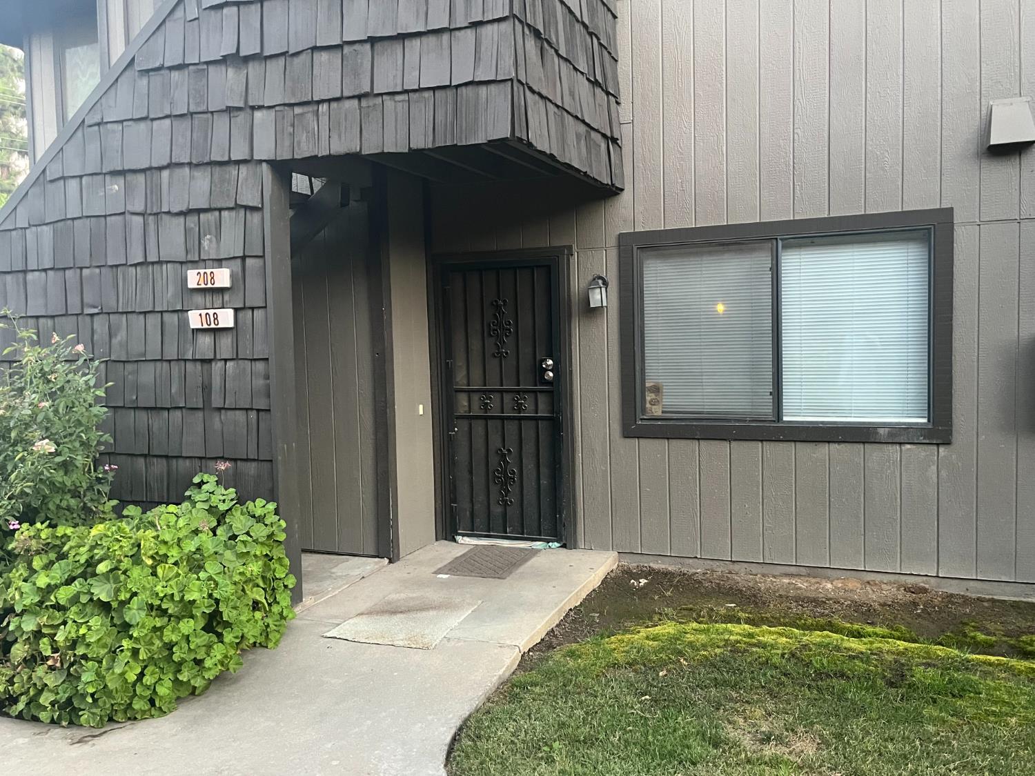 1190 S Winery Ave #108, Fresno, CA 93727