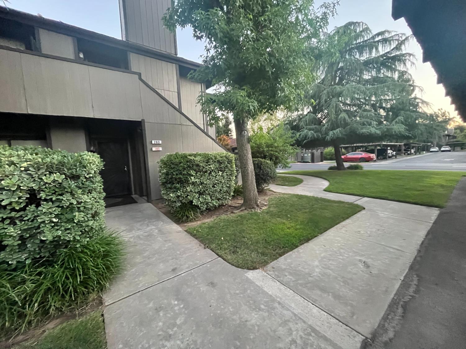 1190 S Winery Ave #108, Fresno, CA 93727