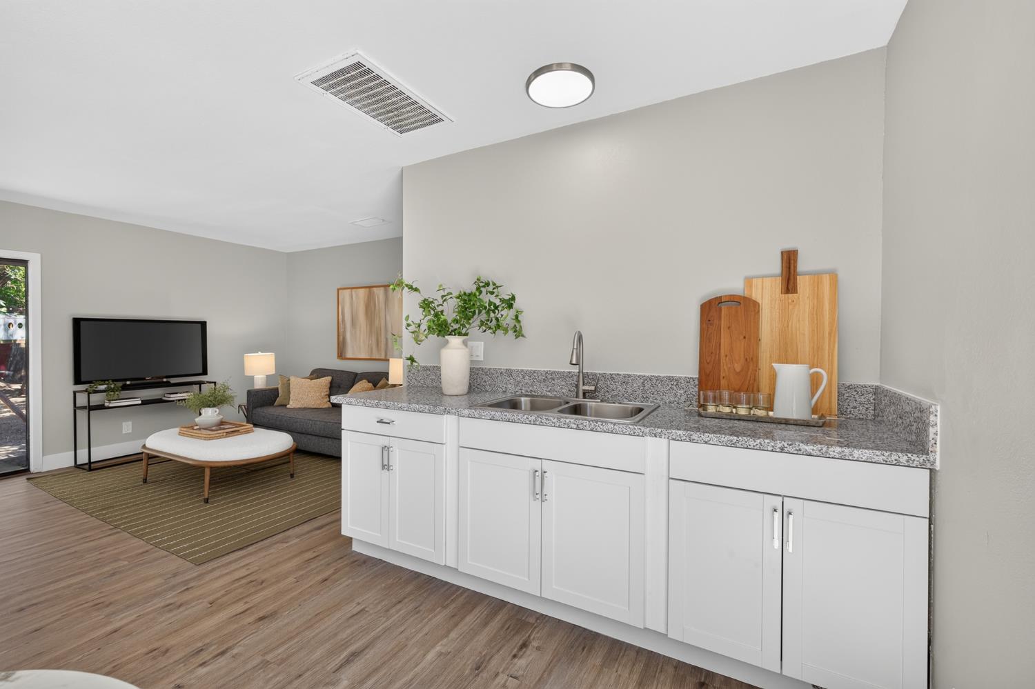 619 Wilderness Dr, Sanger, CA 93657