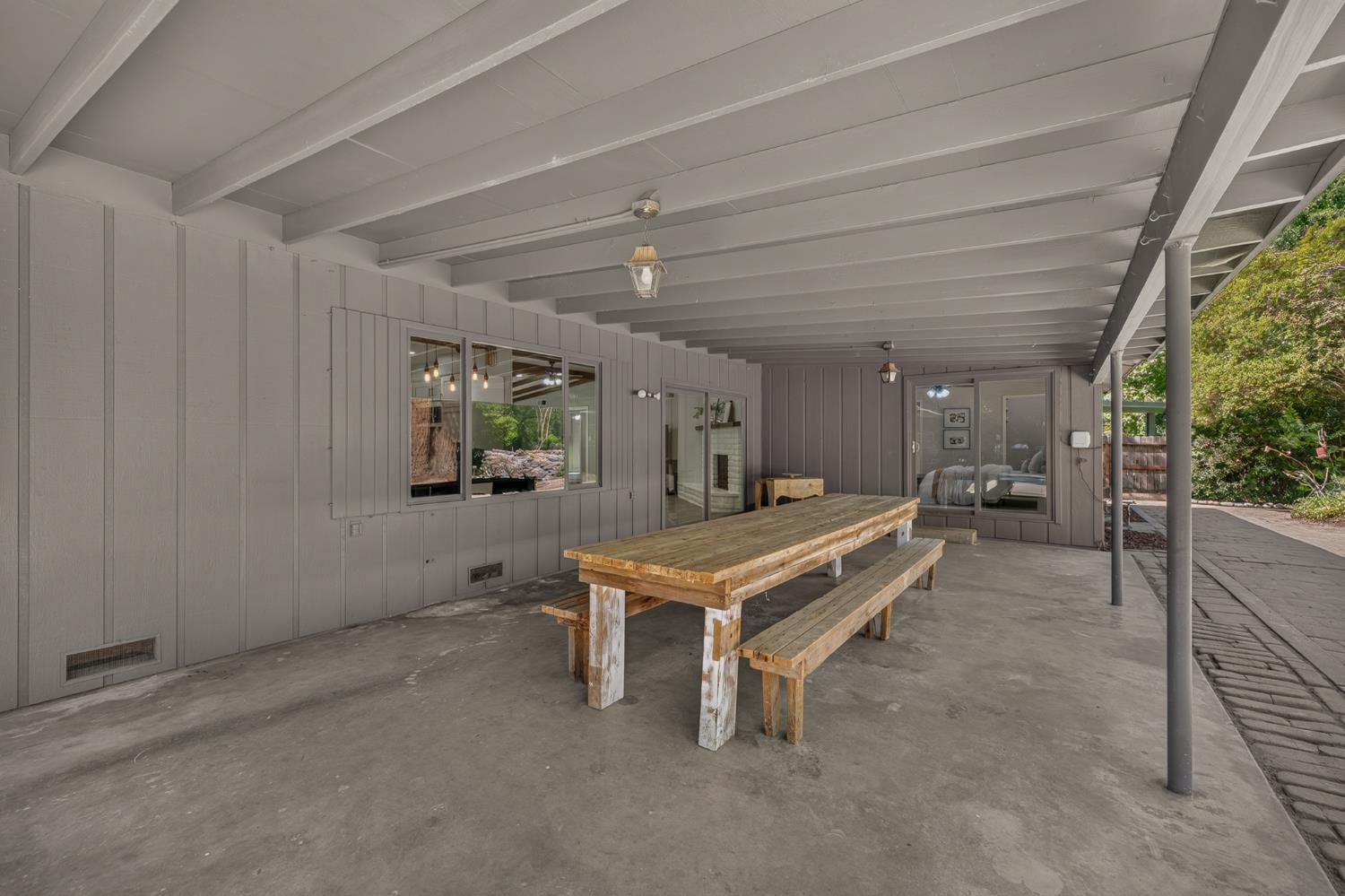 619 Wilderness Dr, Sanger, CA 93657