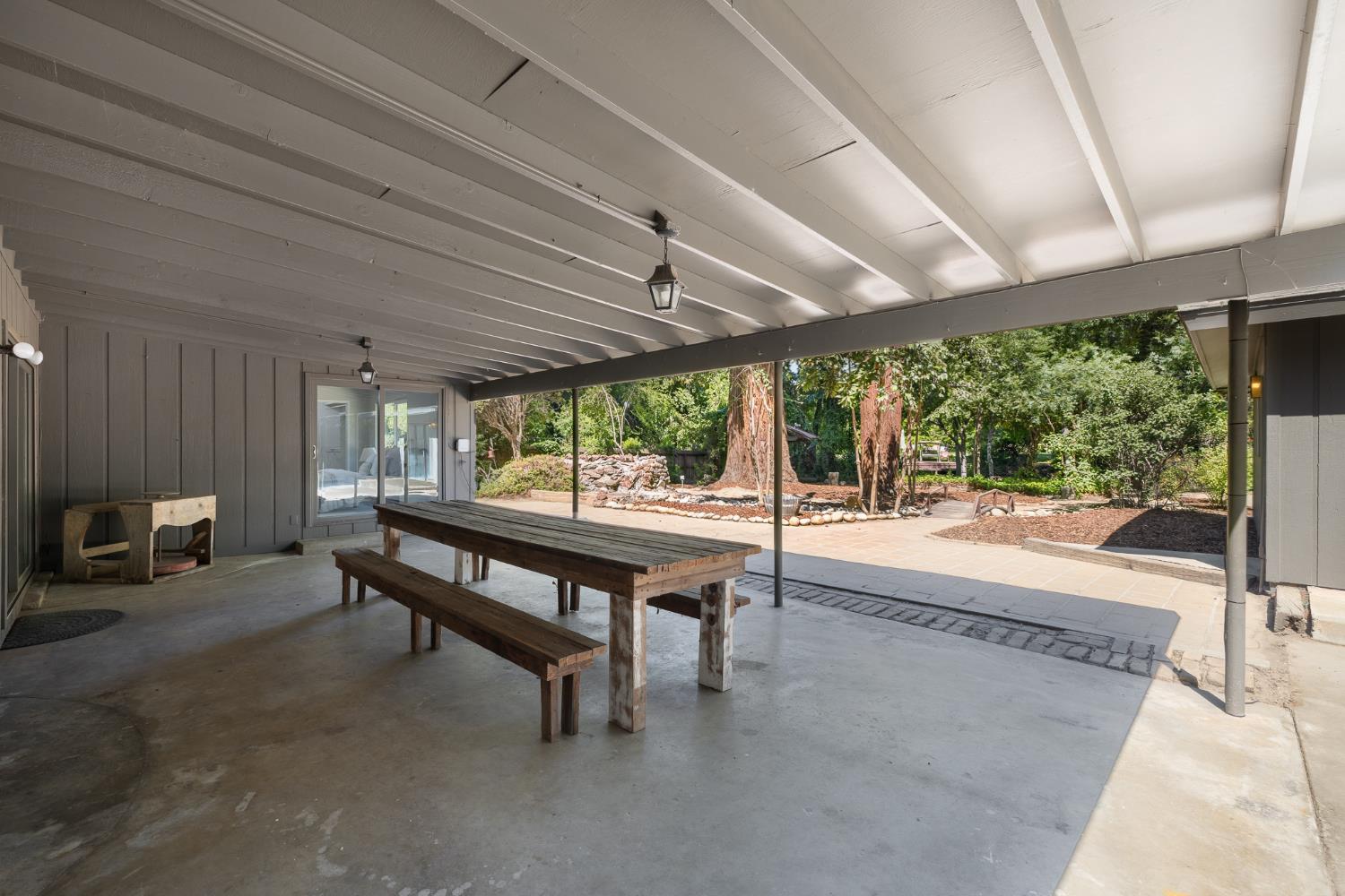 619 Wilderness Dr, Sanger, CA 93657