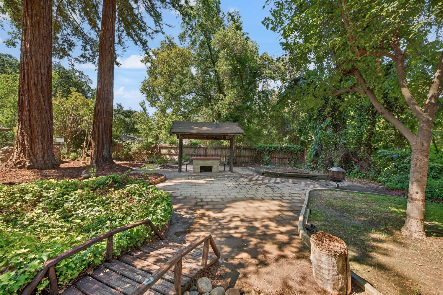 619 Wilderness Dr, Sanger, CA 93657
