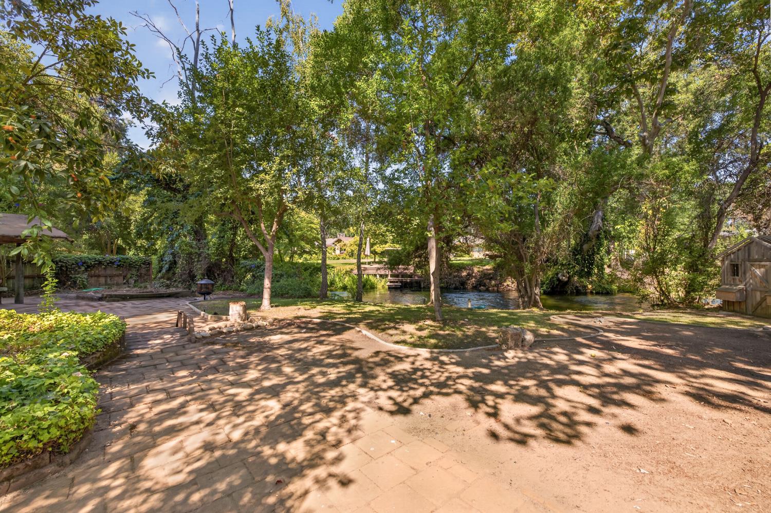 619 Wilderness Dr, Sanger, CA 93657