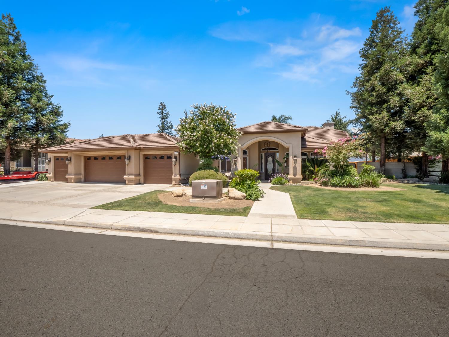 3055 Glenville Ave, Madera, CA 93737