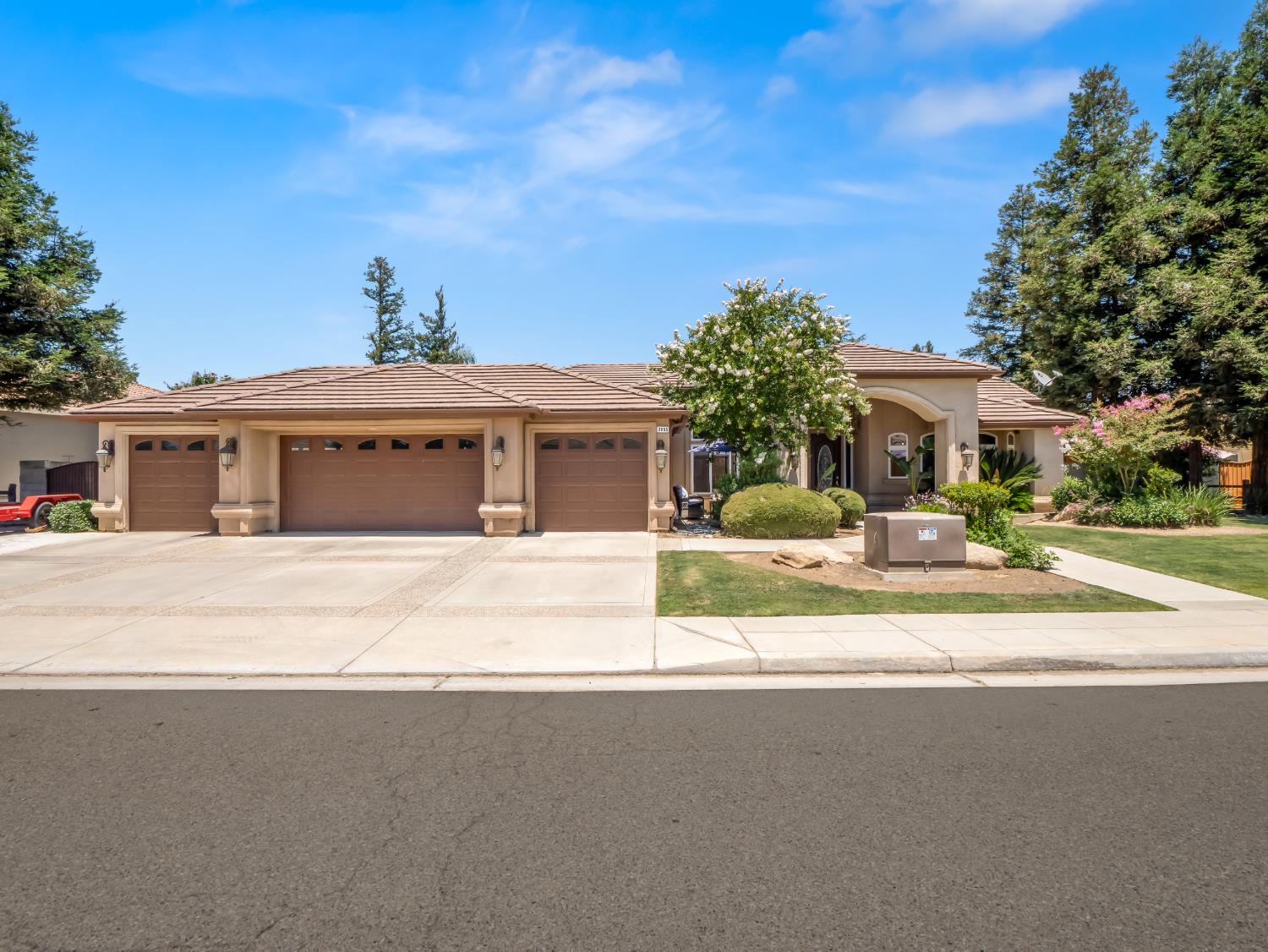 3055 Glenville Ave, Madera, CA 93737