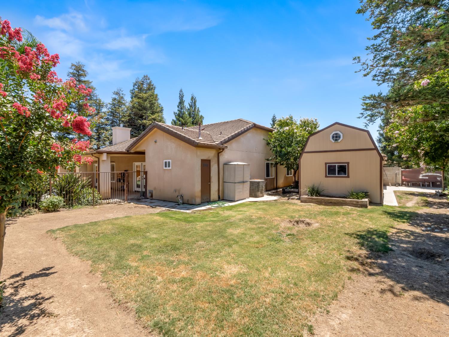 3055 Glenville Ave, Madera, CA 93737