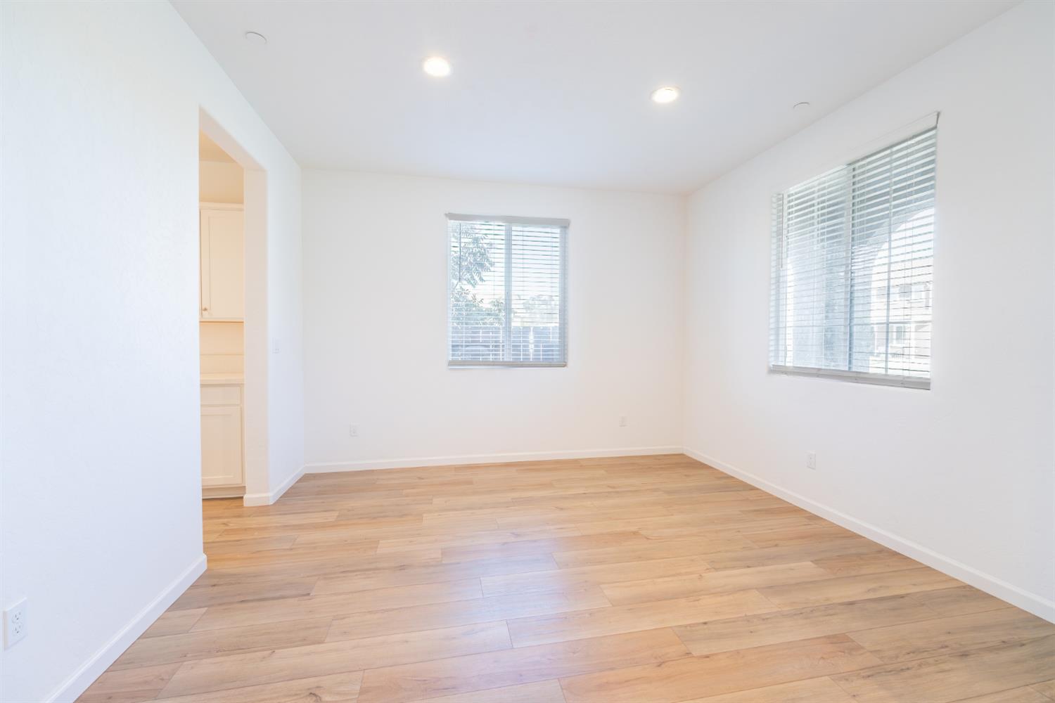 6632 E Cambridge Ave, Fresno, CA 93727