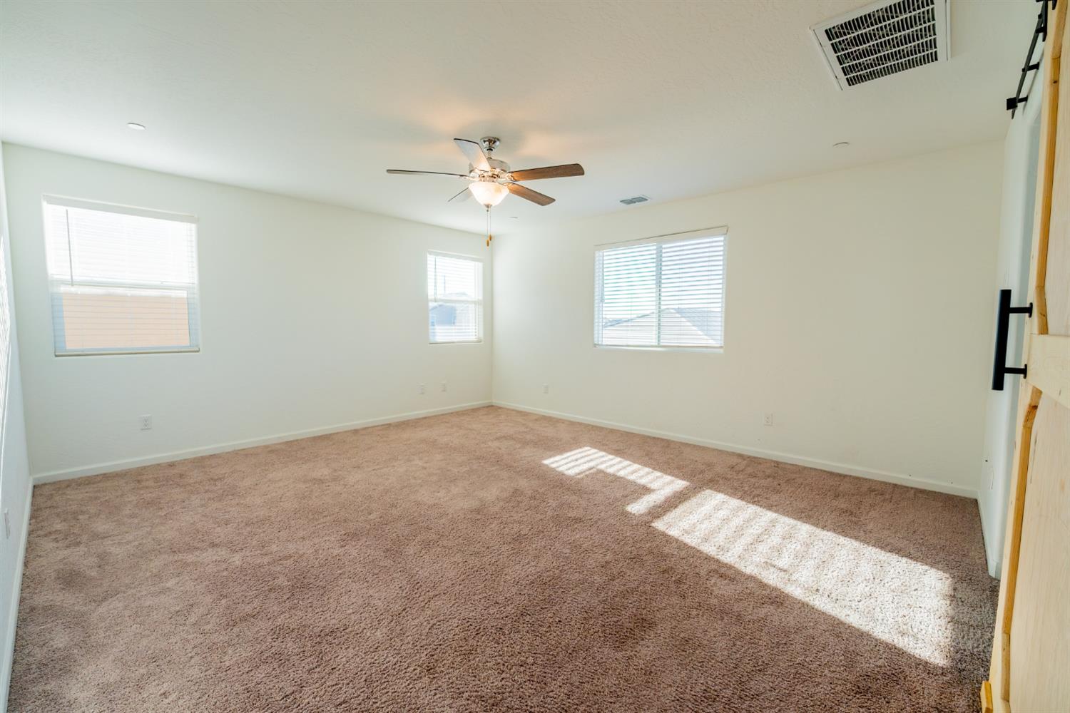 6632 E Cambridge Ave, Fresno, CA 93727