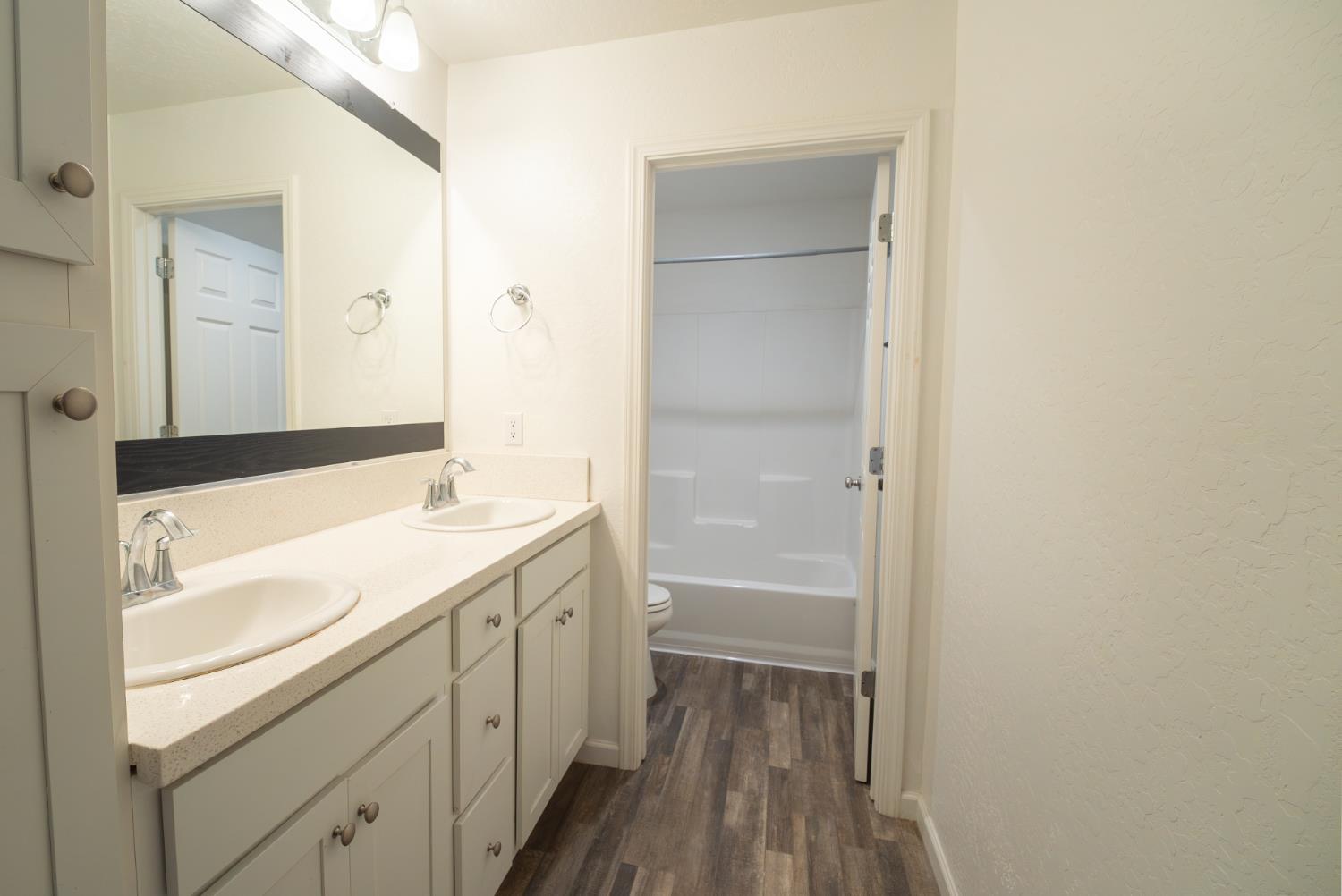 6632 E Cambridge Ave, Fresno, CA 93727