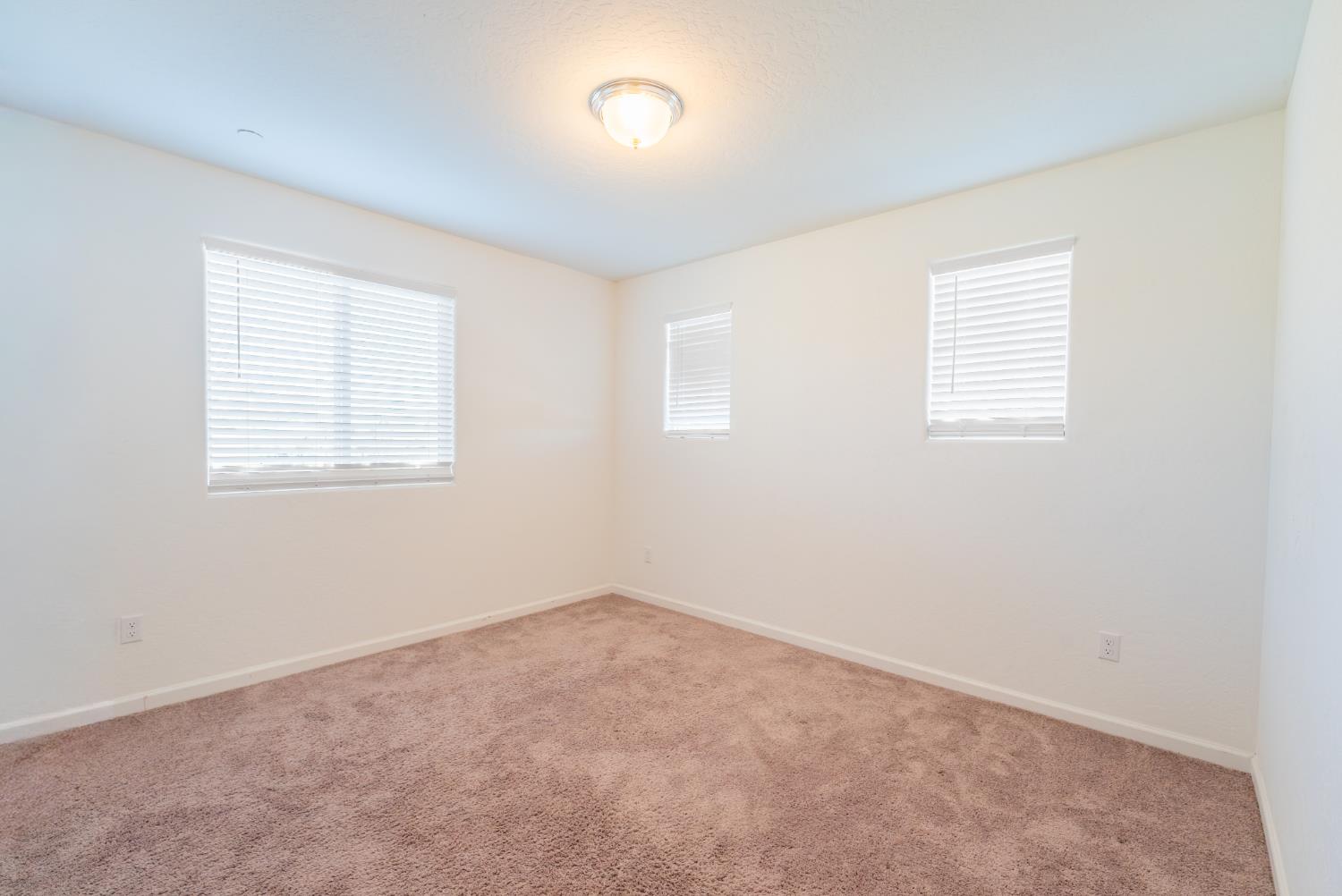 6632 E Cambridge Ave, Fresno, CA 93727