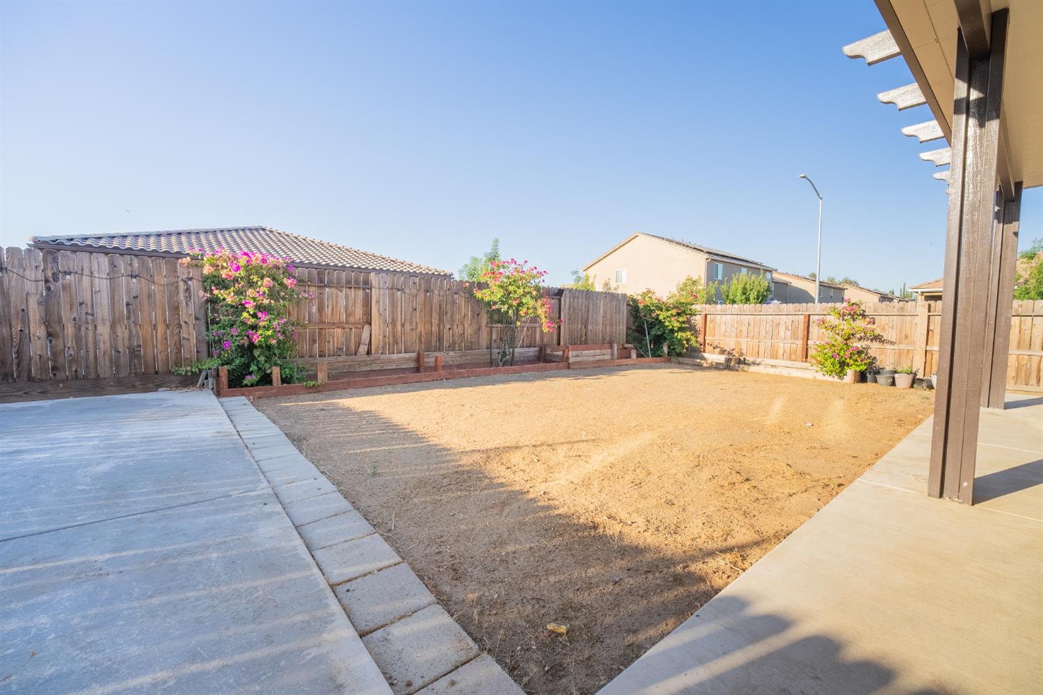6632 E Cambridge Ave, Fresno, CA 93727
