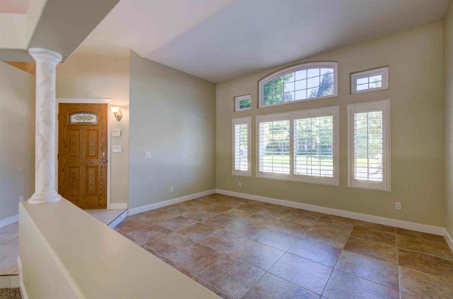 9249 N Bayford St, Fresno, CA 93720