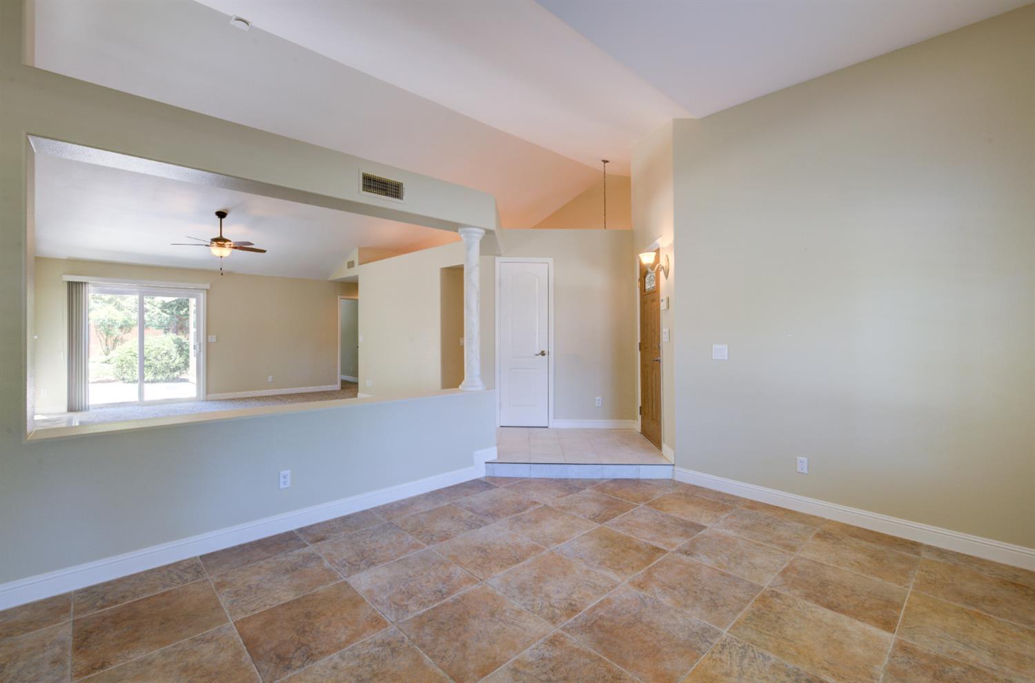 9249 N Bayford St, Fresno, CA 93720