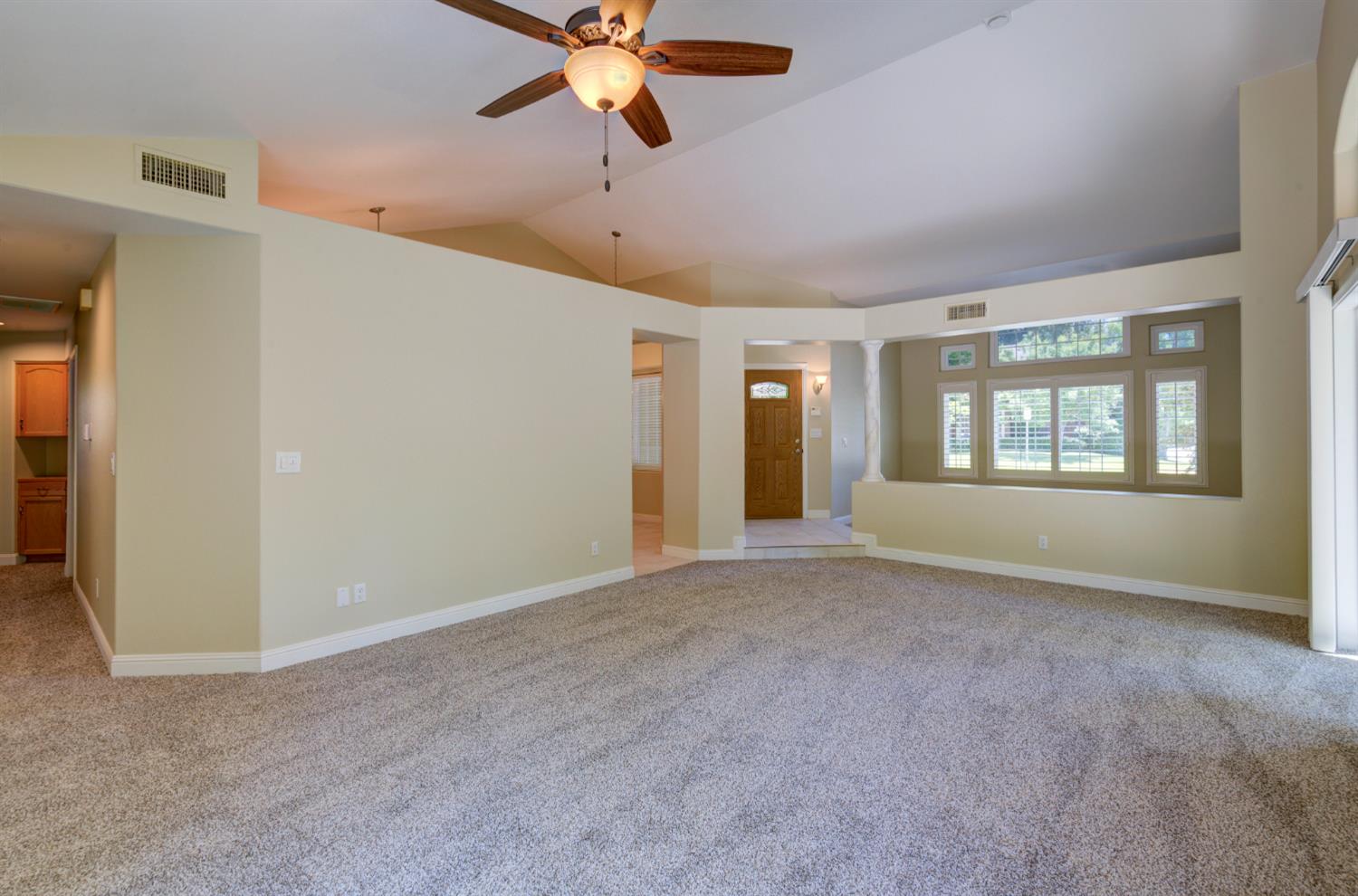 9249 N Bayford St, Fresno, CA 93720