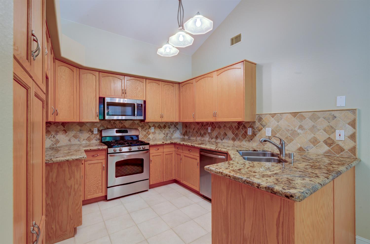 9249 N Bayford St, Fresno, CA 93720