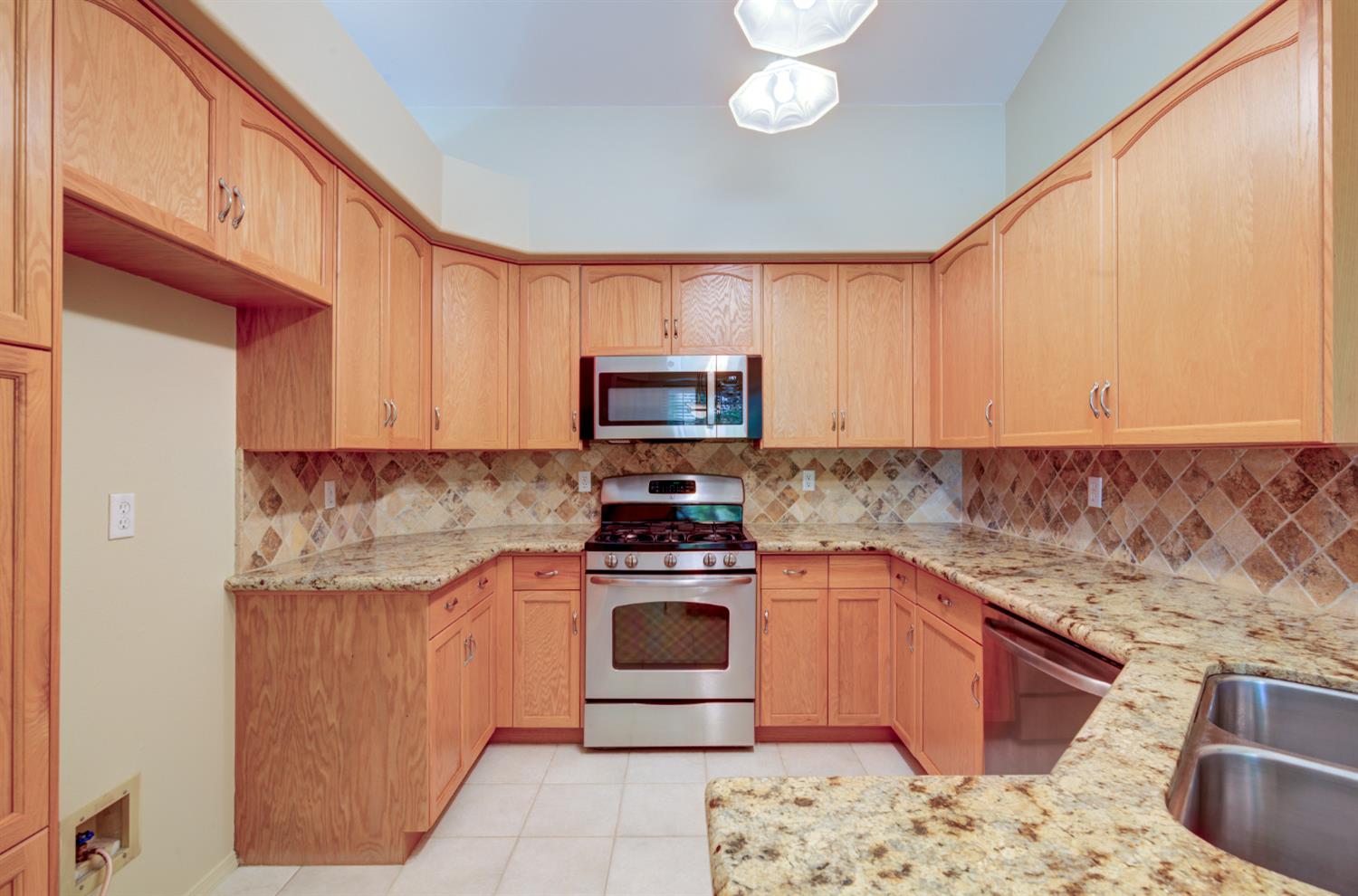 9249 N Bayford St, Fresno, CA 93720