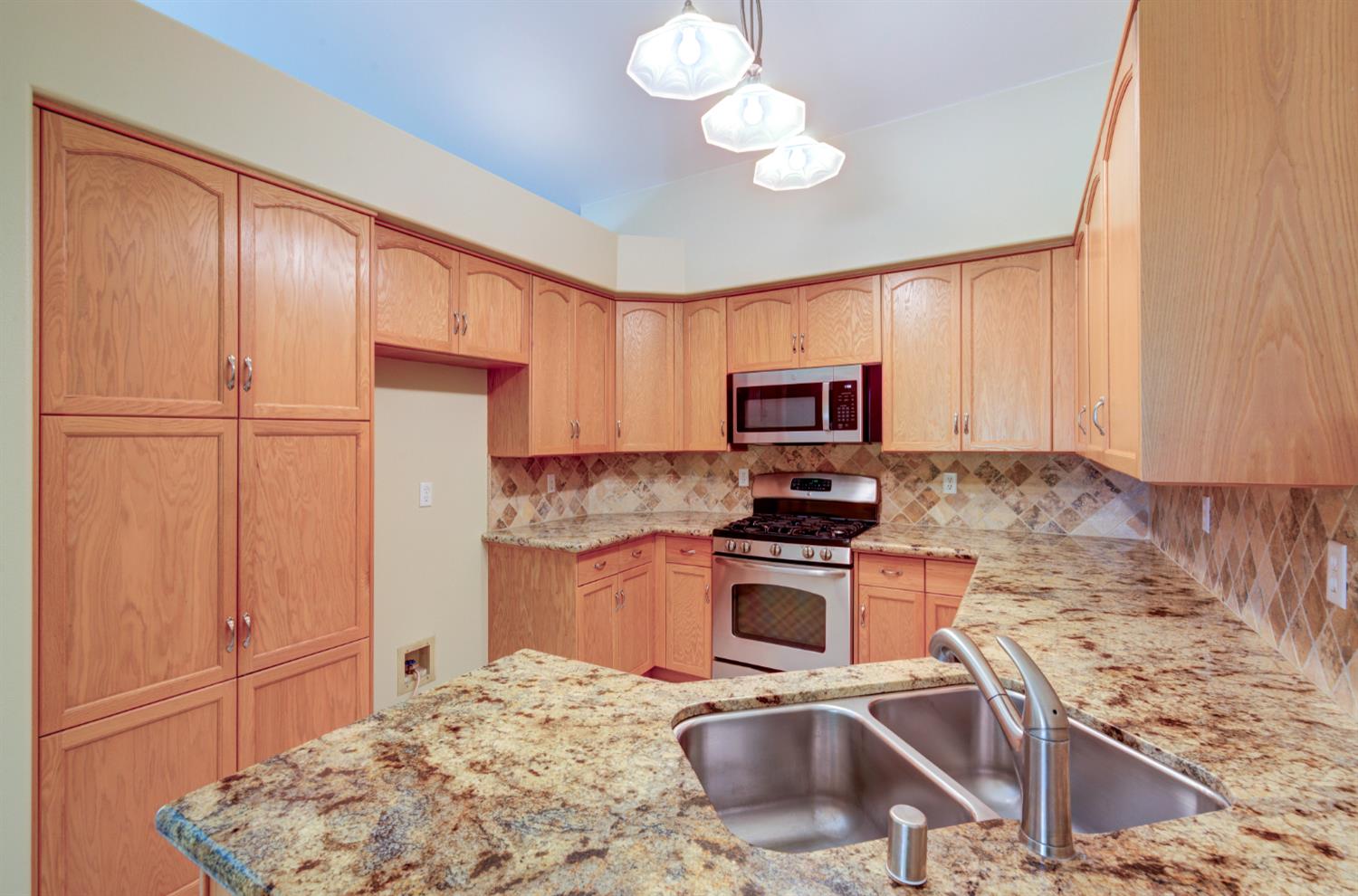 9249 N Bayford St, Fresno, CA 93720